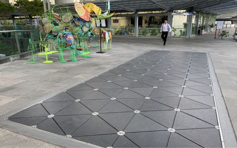 แผ่นพื้นอัจฉริยะ Pavegen ที่อาคาร True Digital Park